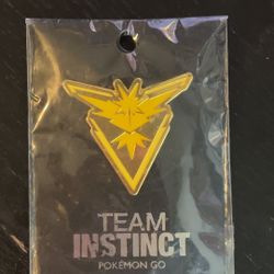 Team Instinct Deluxe Zapdos Pokemon Pin