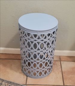 Metal end table or plant stand