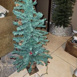 CHRISTMAS TREE WITH COLORFUL LIGHTS FOR SALE!