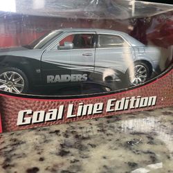 limited Edition Oakland Raiders Die Cast 2007 Upper Deck Chrysler 300C Hemi 1:24  New In Box