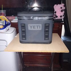 Yeti Hopper Flip 8 Cooler