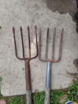 2 Hay Forks