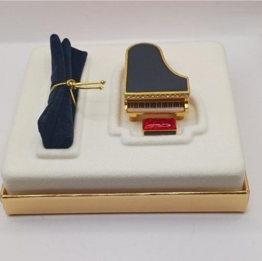 Beautiful Estee Lauder, Baby Grand Compact for Solid Perfume