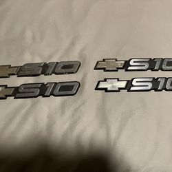 Chevy S-10 Pickup Emblems/Logos