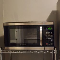 BLACK And DECKER  Microwave