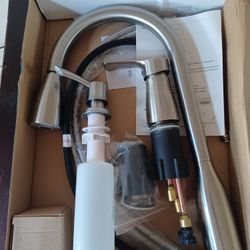 New Kitchen Sink Faucet Never Used 