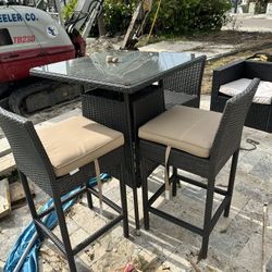 Tall Table With 4 Chairs And Cushions 