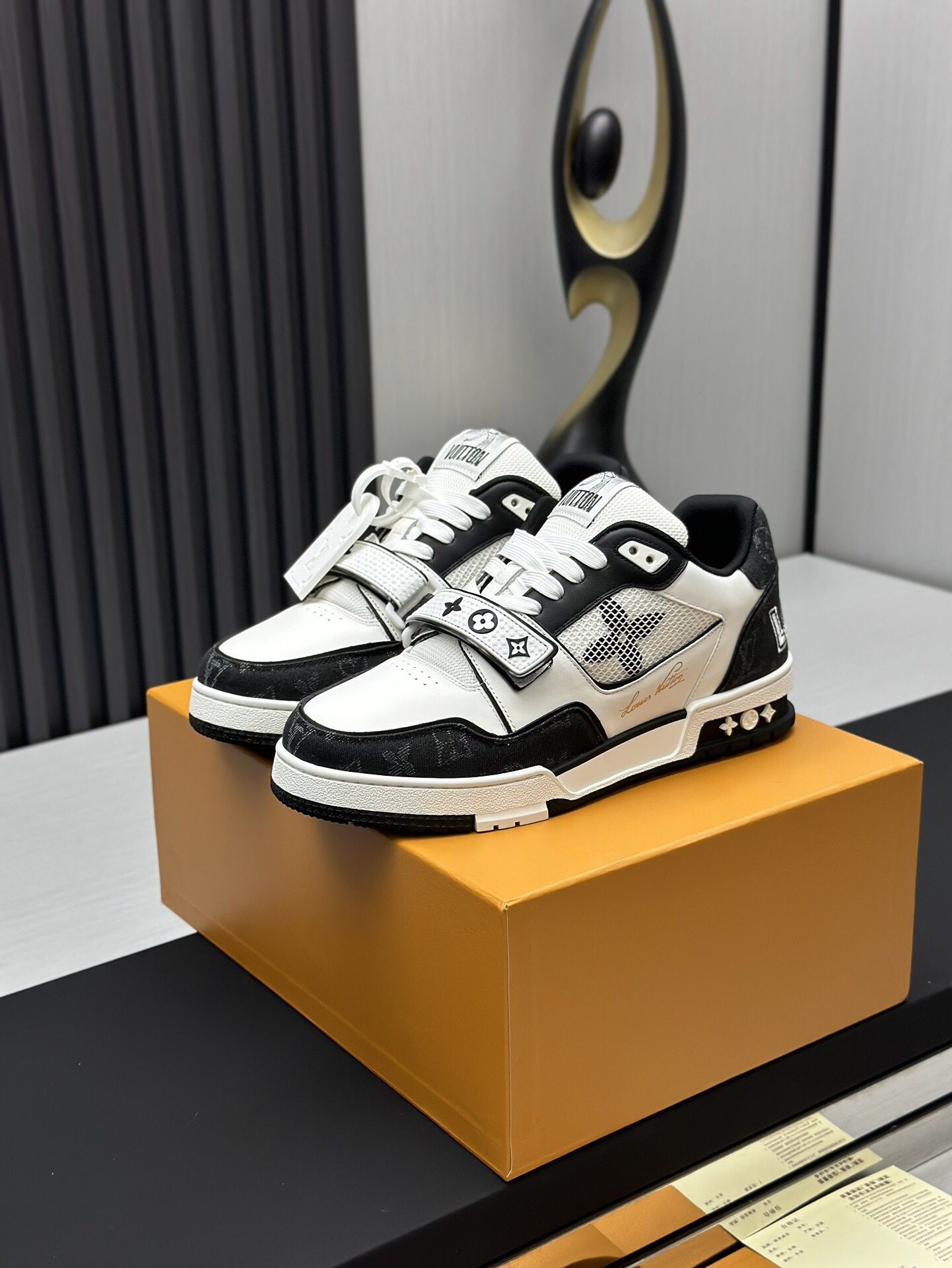 Louis Vuitton Men’s Sneaker With Box 2025 New
