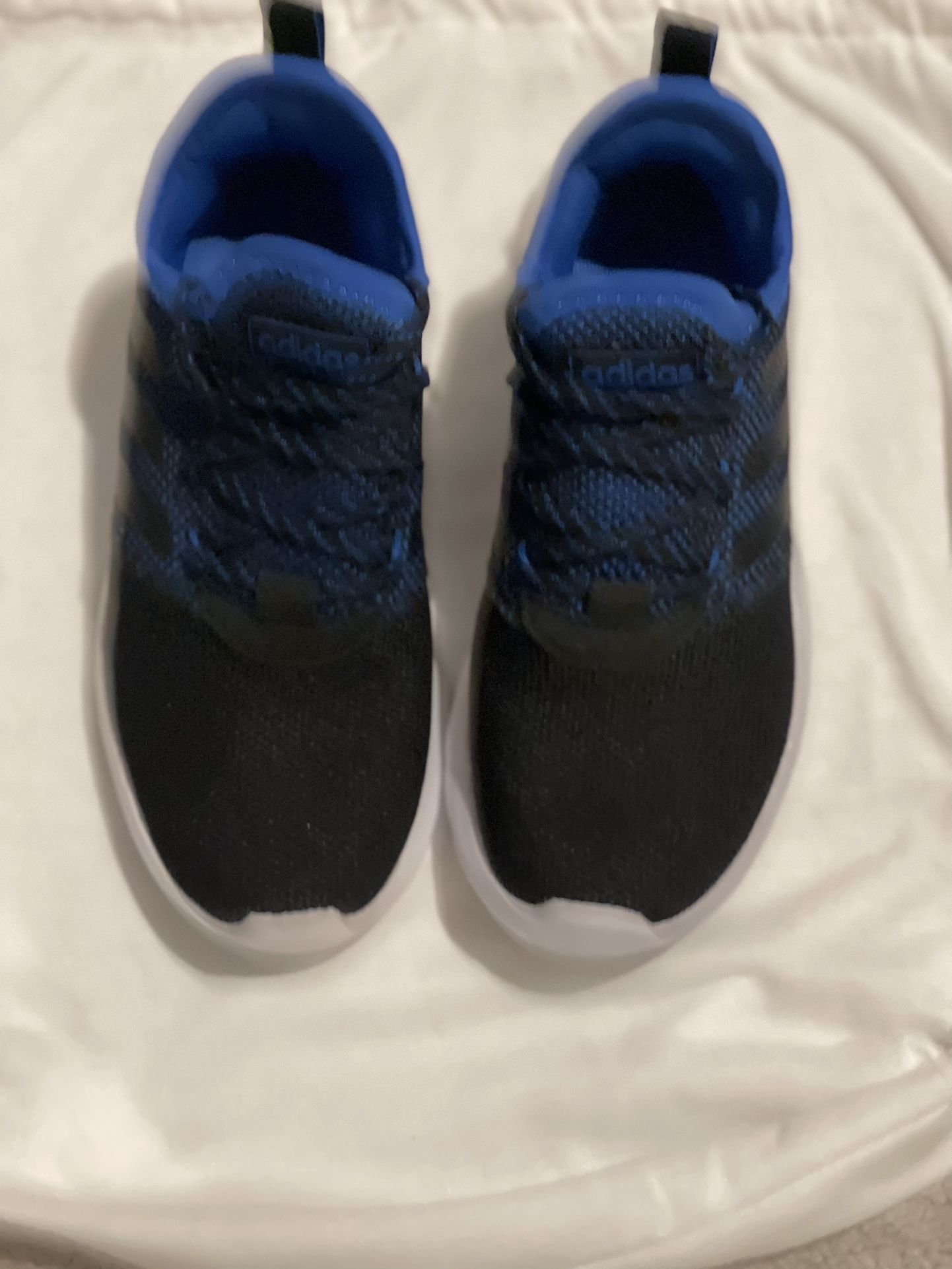 Adidas Sneakers Boys Size 4