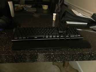 100% mechanical rib gaming keyboard with removable wrist wrist