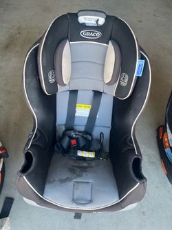 Three babies 👶 car seats 💺