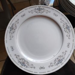 Diane Porcelain Dinnerware 56 Piece Set