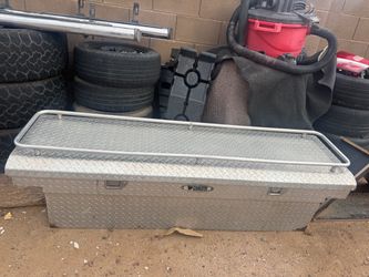 Tool box (no key) came out a 07 f150