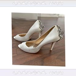 Party Clothes Glow with Elegant and Trendy Looks scene leg
