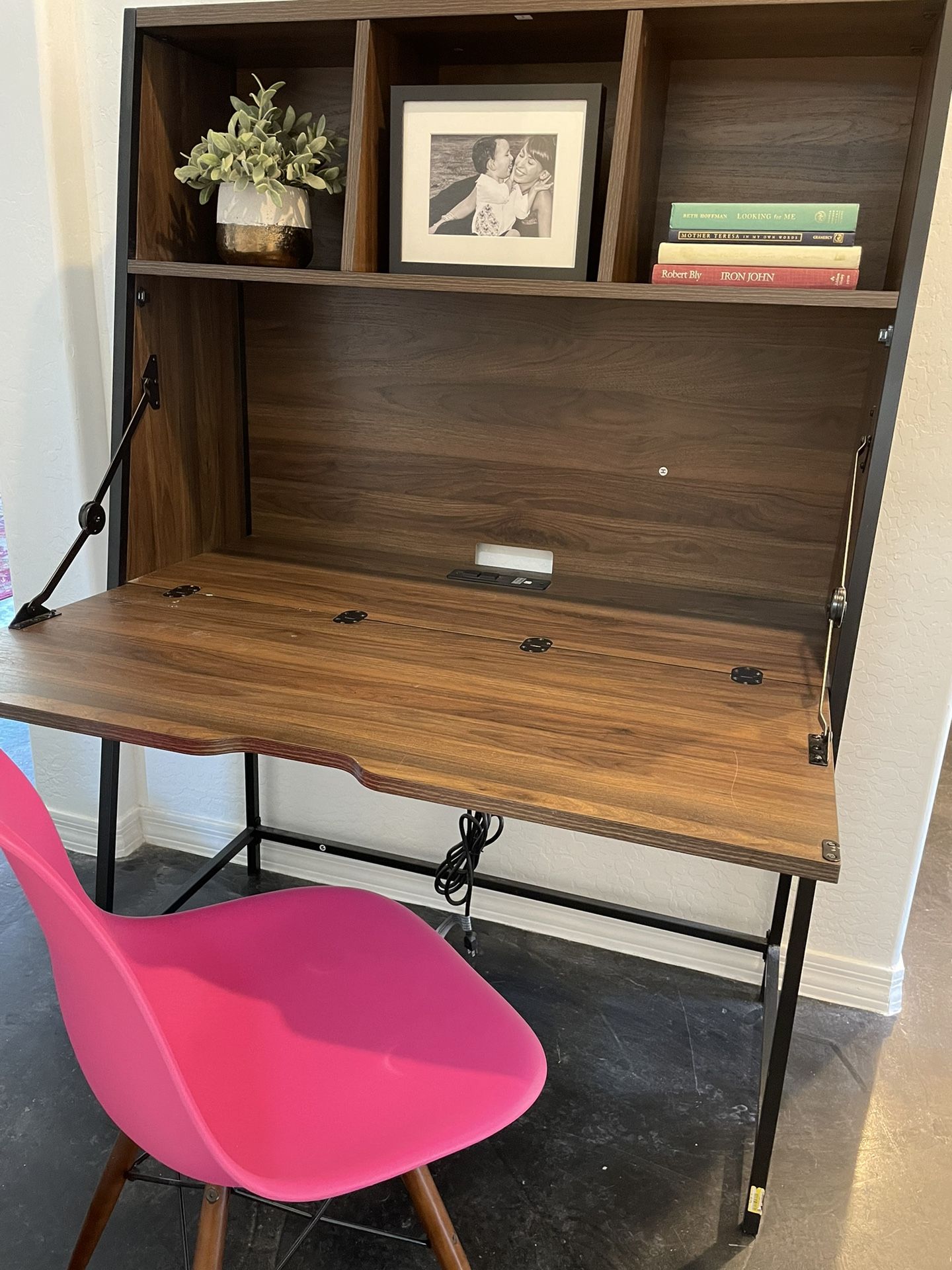 Target Desk Hutch