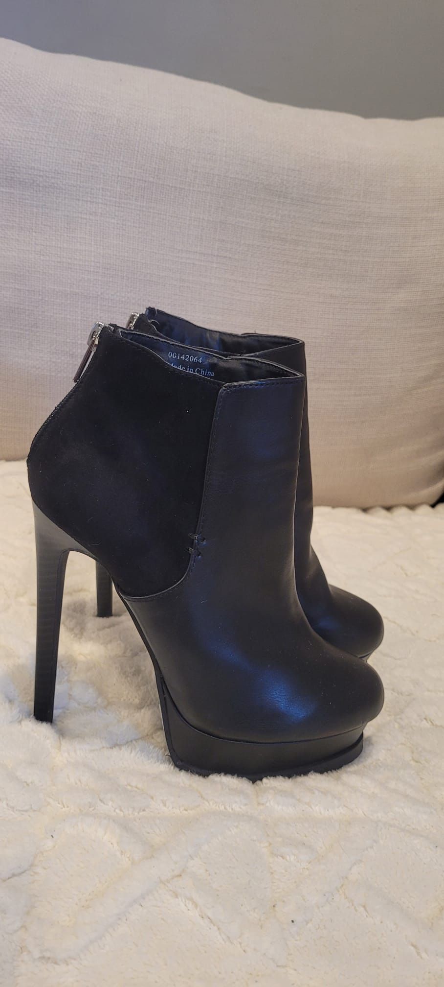 Forever 21 Stiletto Zipper Back Booties