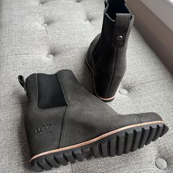 Ugg Waterproof Women Boots Size 7.5 