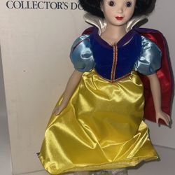 Snow White Collectible  Doll 
