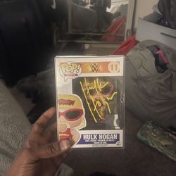 AUTOGRAPHED HULK HOGAN #11 PSA APPROVED 