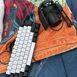 PC KEYBOARD AND MICROPHONE 