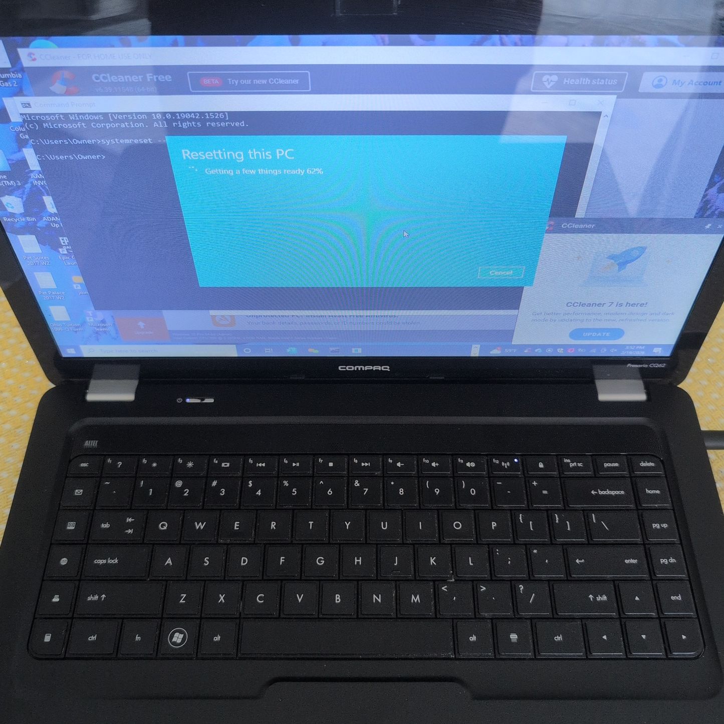 Compaq Presario CQ62 / Charger / Case / 2 Mice