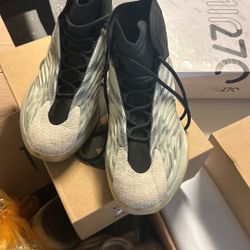Yeezy Size 10.5