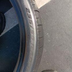 2 llantas 235 35 R20 Pirelli Pzero