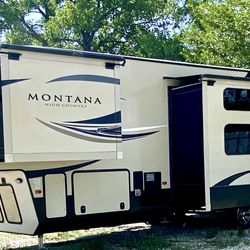 2017 Montana high country 41 ft 4 slides 2 AC 