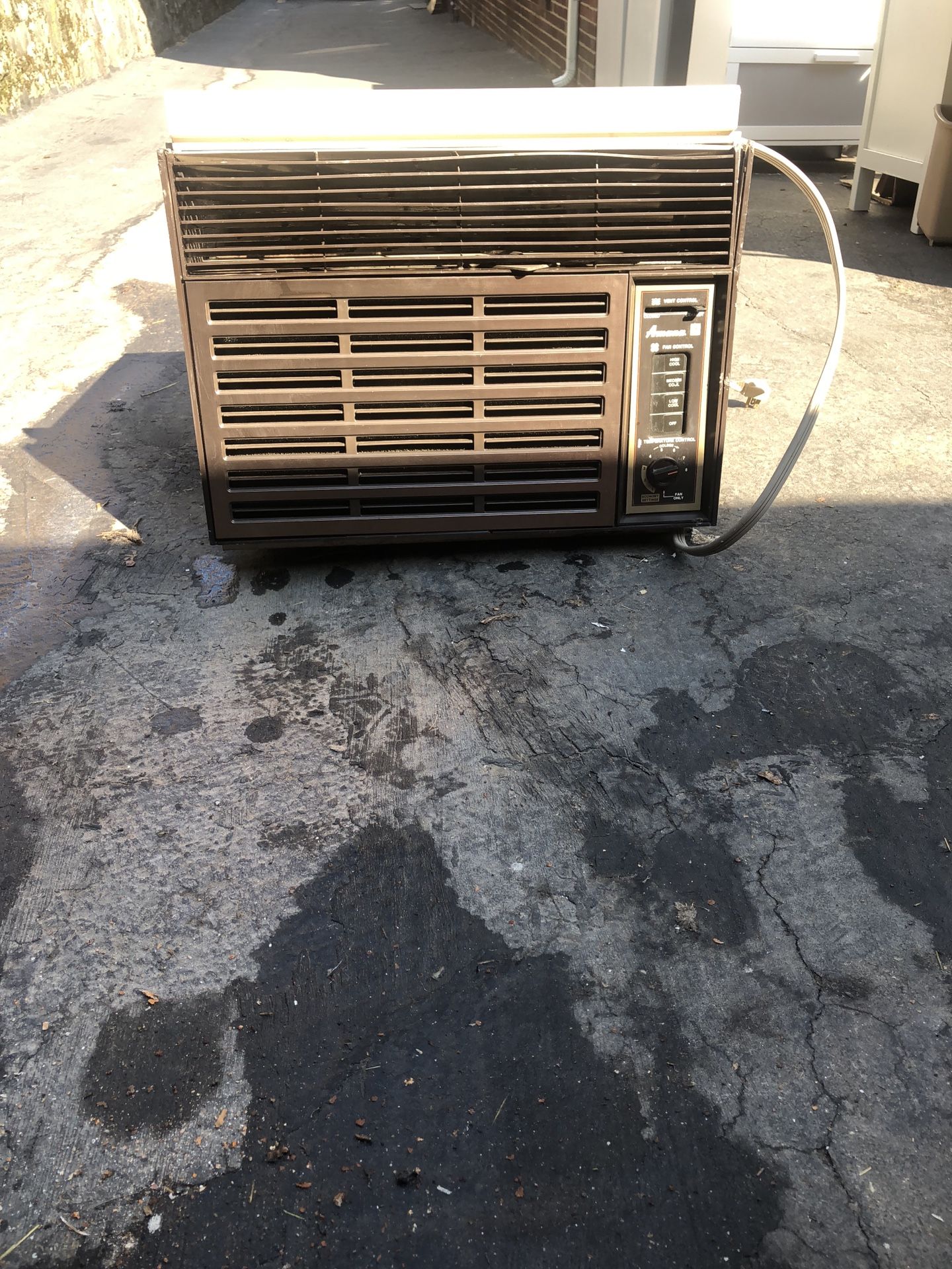 Very nice Amana Air Conditioner