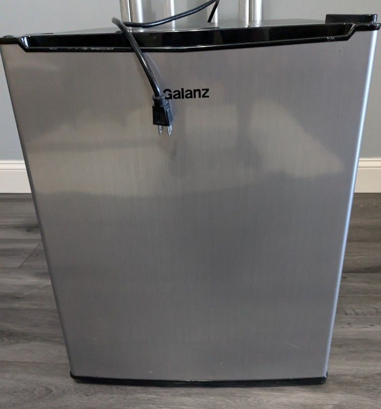 Galanz 2.7 cu.ft Refrigerator