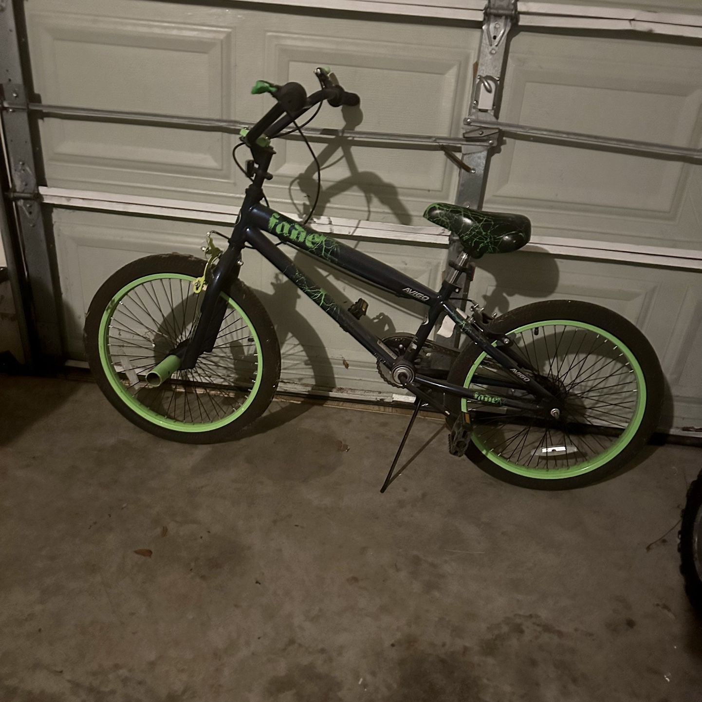 Avigo fade bike sale