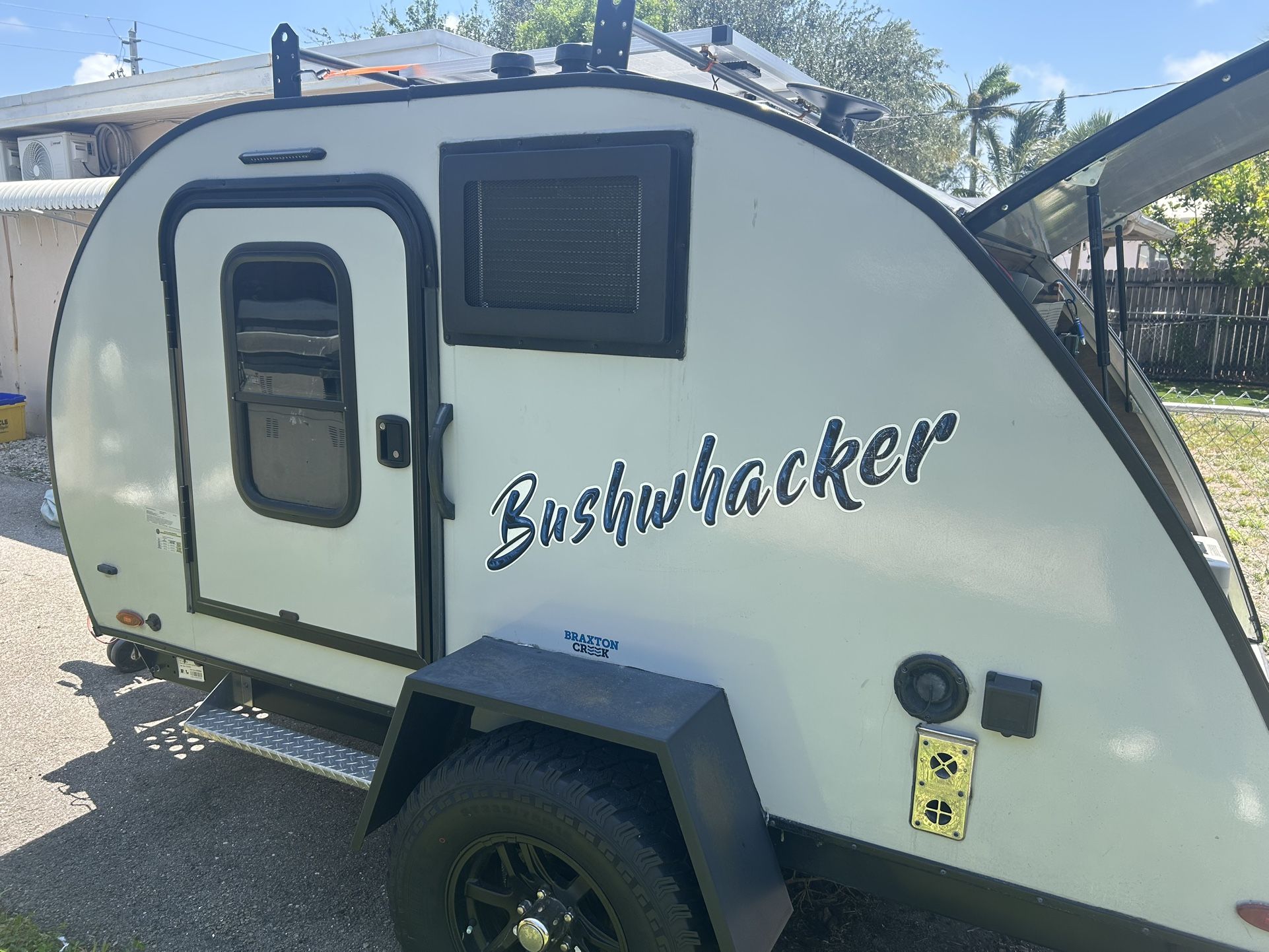 Bushwhacker Teardrop Camper w/trailer