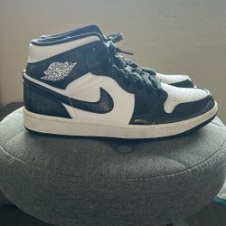 Air Jordan 1s Mid Carbon Fibers