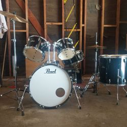 Pearl Roadshow 5-Piece Drum Kit + SABIAN PX Cymbals – Jet Black