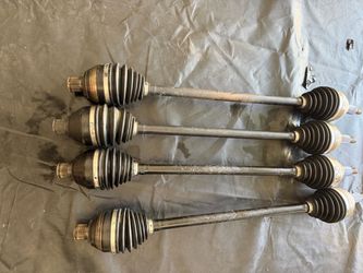 4 rear Polaris Pro R axles and 4 front Polaris Pro R axles.