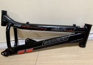 Schwinn ditch 1.0 FAS fully active suspension mountain bike frame. Size 26” tires. Frame size 13”, aluminum. Great condition. Sale as is.
