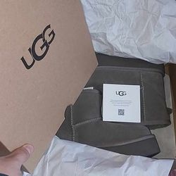 Kids UGG BOOTS SIZE 1 Kids