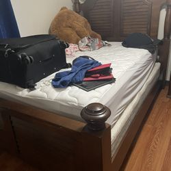 Queen Bed Set!! Need Gone ASAP!!