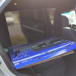 32" CLASS HD Smart TV onn•Roku TV