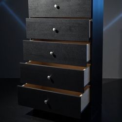 CHEST of drawers for Bedroom 5 drawers Gray with drawer knobs new sealed Pick up can deliver.