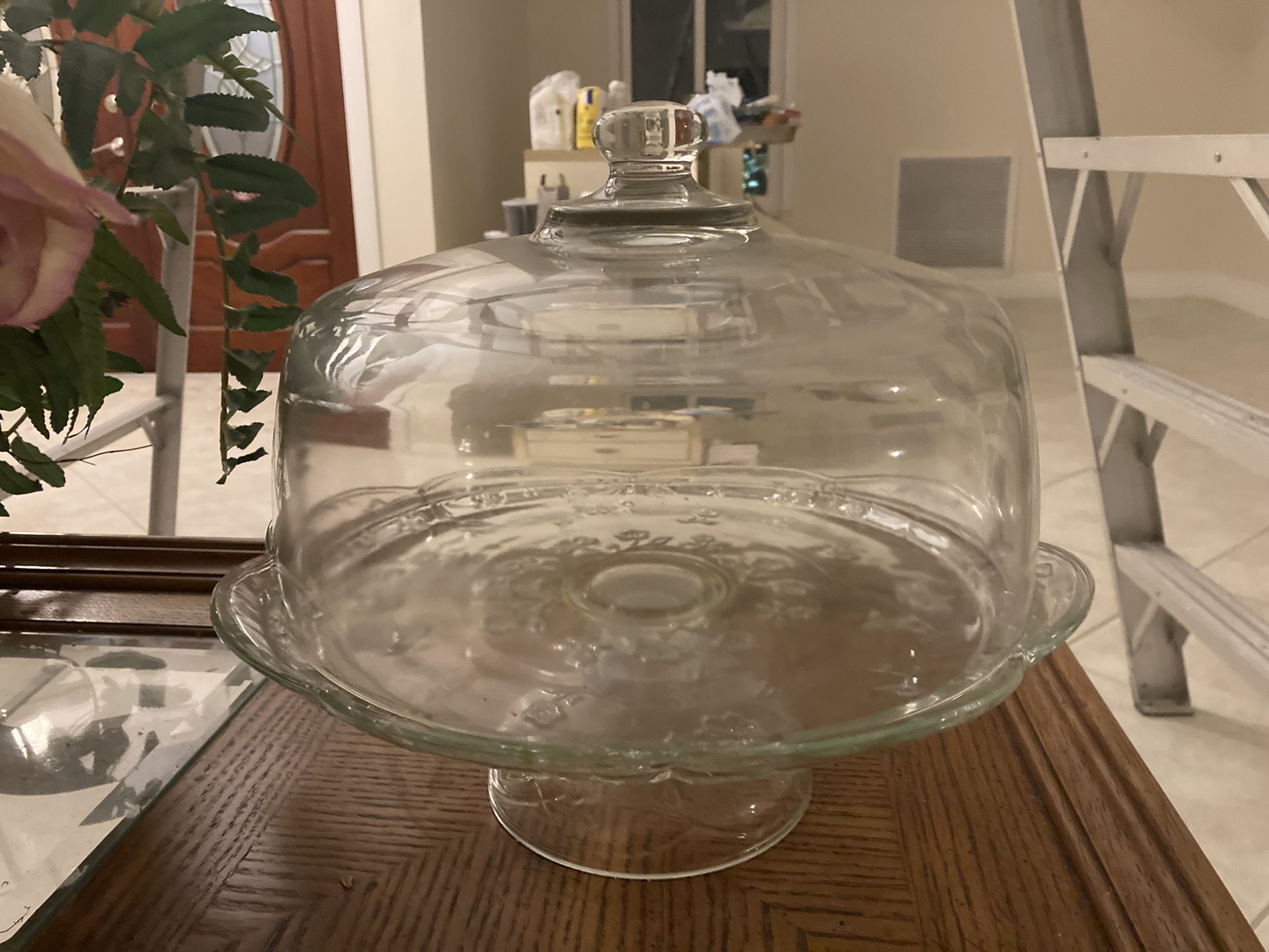 ESTATE SALE - Cake, Pie Or Pastries Holder