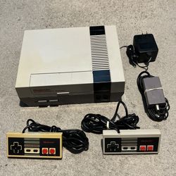 Nintendo Entertainment System Console System NES w/ 2 Controllers Cords Tested