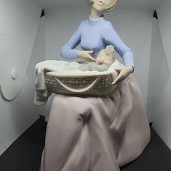 Nao Lladro “BUNDLE OF LOVE” #1214 Mother w Baby, Issued 1995, Precious, MINT