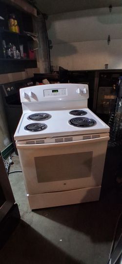 GE White Range (Stove/Oven) - Can Deliver 