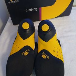 mountain climbing shoes 