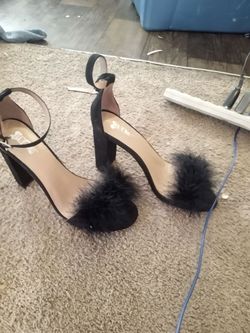Black Block Heel Sandals with Feather Toe Strap