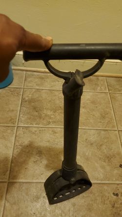 Tire hand pump