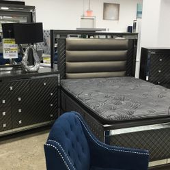 1 Queen Headboard ,1Queen Footboard, And Slats,1 King/Queenside Rails,1night Stand, 1 Mirror,1Dresser