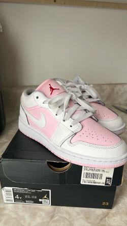 AIR JORDAN 1 LOW (GS) Pink Foam / white-fire red rose mousse/Rouge fue/ blanc
