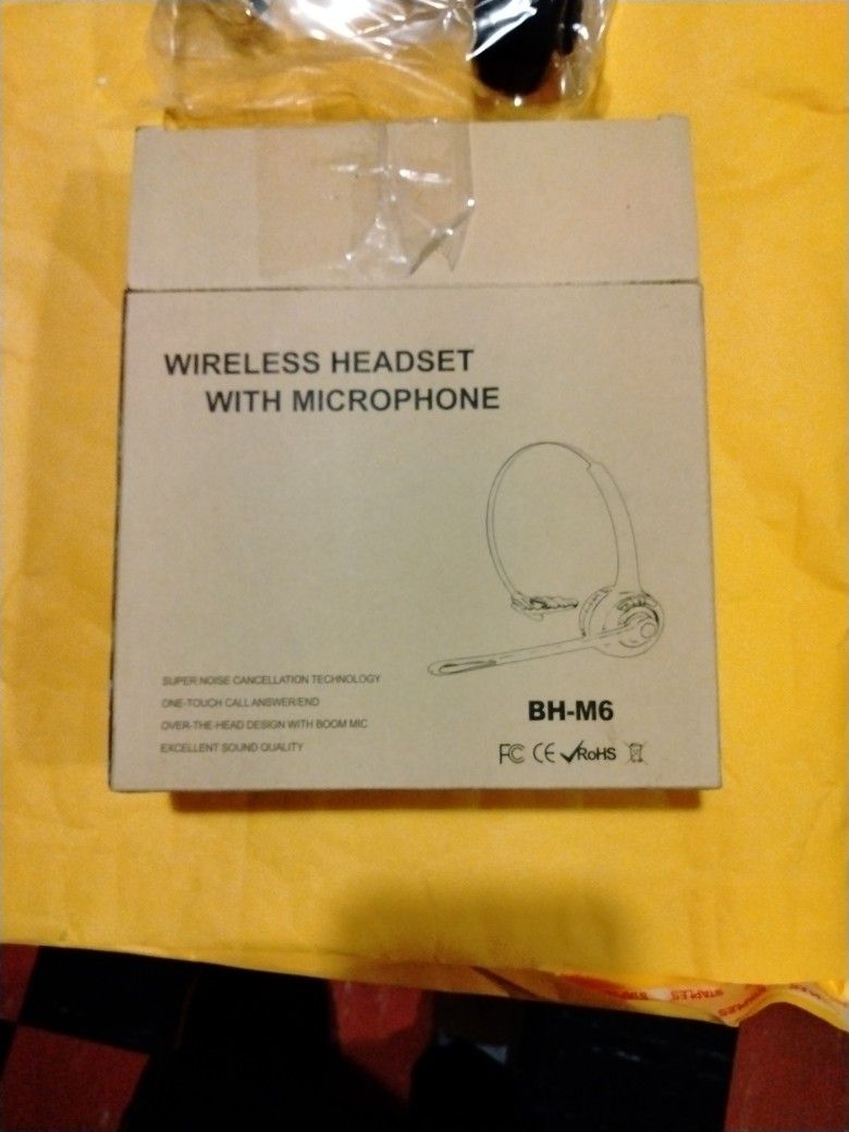 Wireless Headset With Microphone